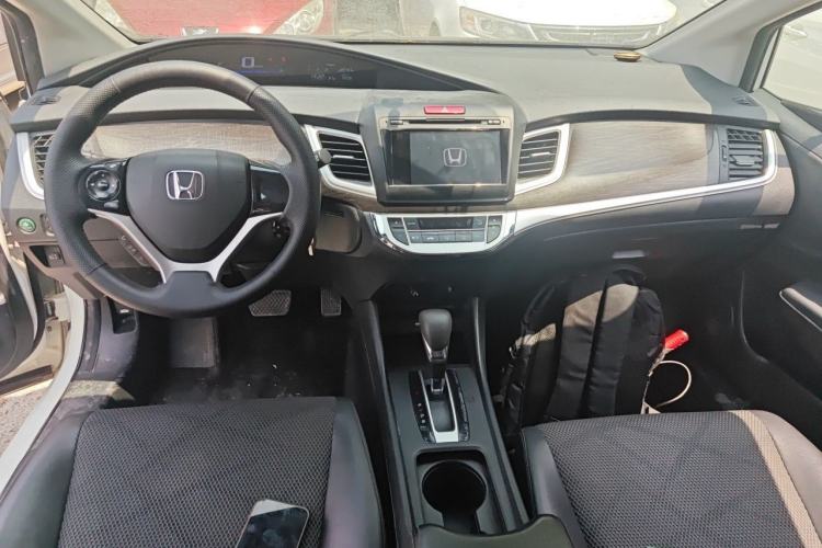 Used Honda Jade 2013 1.8L automatic Comfort version 5 seats Center Console