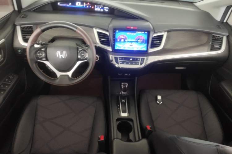 Used Honda Jade 2013 1.8L automatic Comfort version 5 seats Center Console