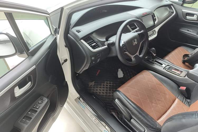 Used Honda Jade 2013 1.8L automatic Comfort version 5 seats Driver Seat