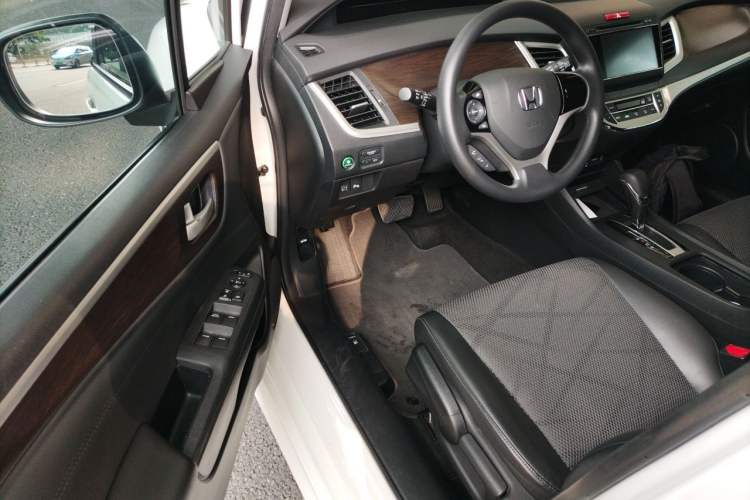 Used Honda Jade 2013 1.8L automatic Comfort version 5 seats Driver Seat
