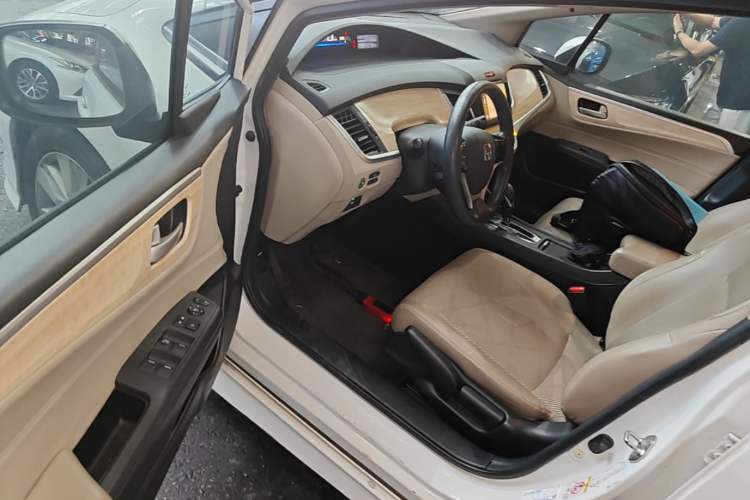 Used Honda Jade 2013 1.8L automatic Comfort version 5 seats Driver Seat