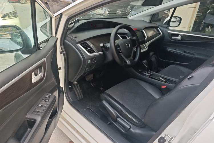 Used Honda Jade 2013 1.8L automatic Comfort version 5 seats Driver Seat