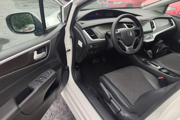 Used Honda Jade 2013 1.8L automatic Comfort version 5 seats Driver Seat