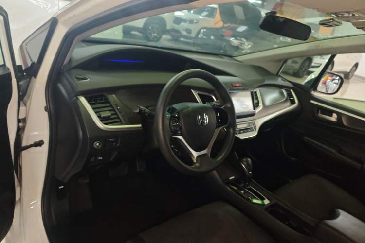 Used Honda Jade 2013 1.8L automatic Comfort version 5 seats Driver Seat