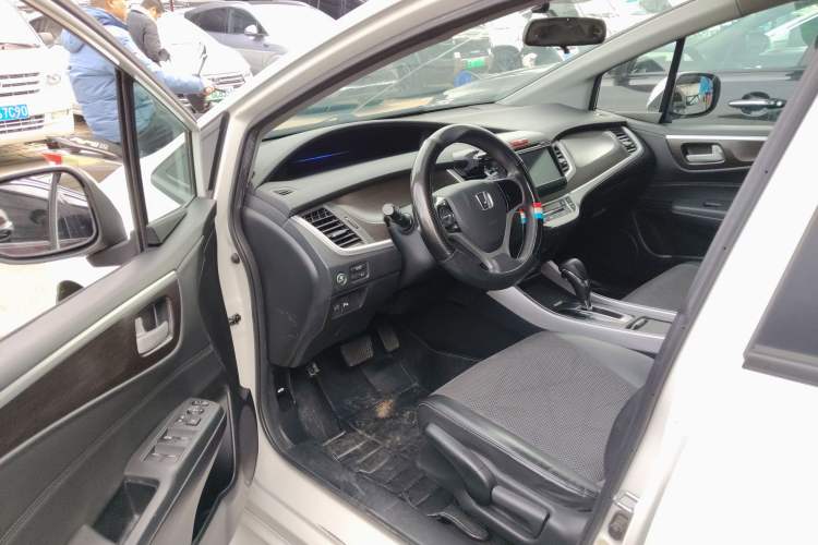 Used Honda Jade 2013 1.8L automatic Comfort version 5 seats Driver Seat