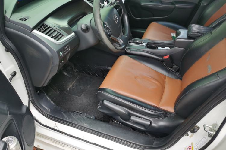 Used Honda Jade 2013 1.8L automatic Comfort version 5 seats Driver Seat