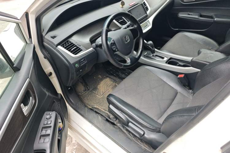Used Honda Jade 2013 1.8L automatic Comfort version 5 seats Driver Seat