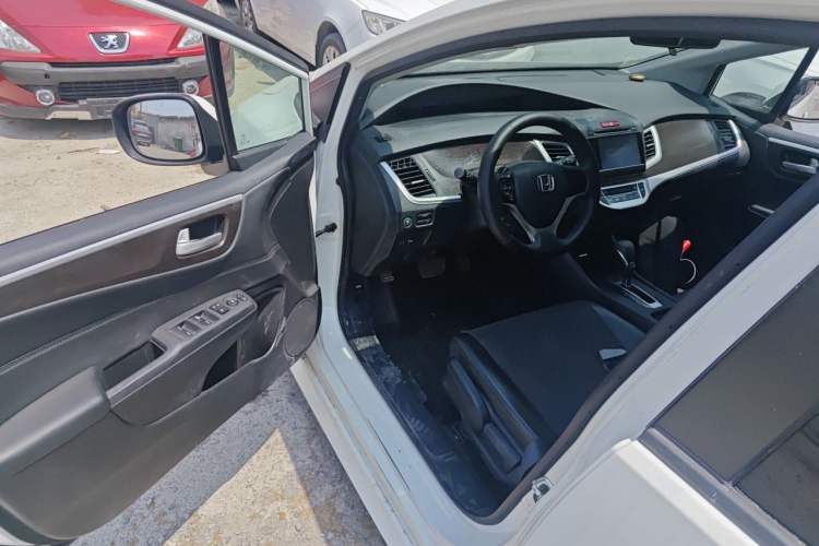 Used Honda Jade 2013 1.8L automatic Comfort version 5 seats Driver Seat
