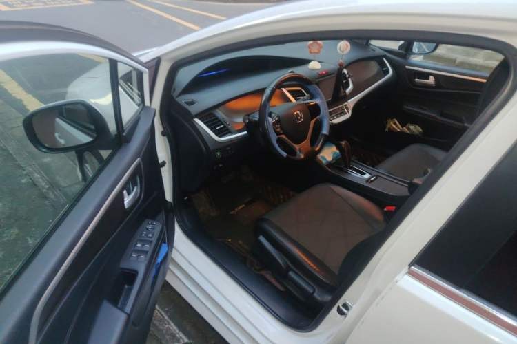 Used Honda Jade 2013 1.8L automatic Comfort version 5 seats Driver Seat