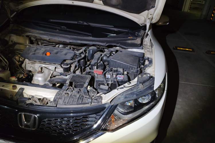 Used Honda Jade 2013 1.8L automatic Comfort version 5 seats Engine Bay Left