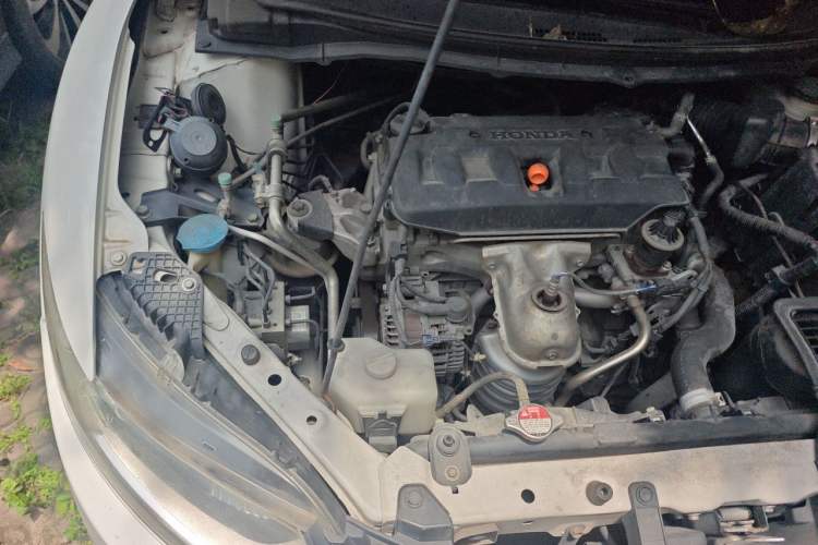 Used Honda Jade 2013 1.8L automatic Comfort version 5 seats Engine Bay Right