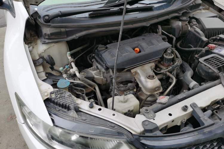 Used Honda Jade 2013 1.8L automatic Comfort version 5 seats Engine Bay Right