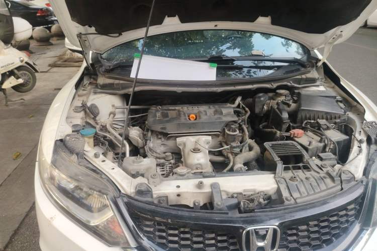 Used Honda Jade 2013 1.8L automatic Comfort version 5 seats Engine Bay Right