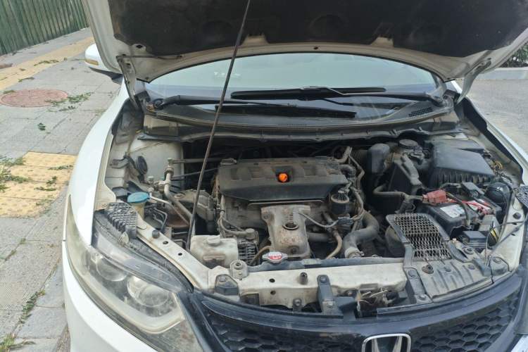 Used Honda Jade 2013 1.8L automatic Comfort version 5 seats Engine Bay Right