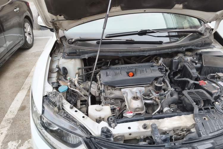 Used Honda Jade 2013 1.8L automatic Comfort version 5 seats Engine Bay Right