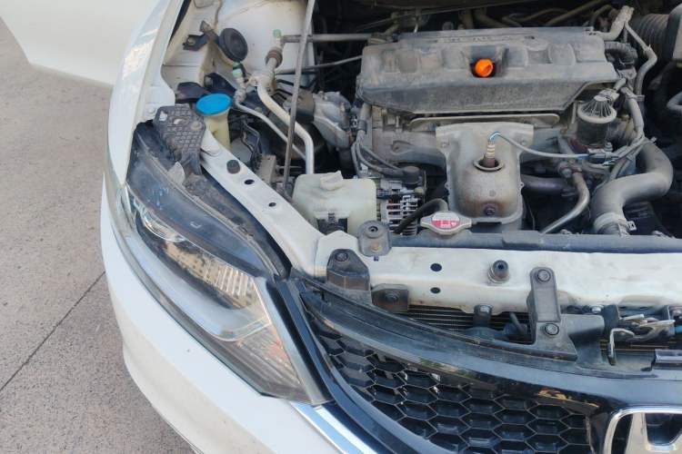 Used Honda Jade 2013 1.8L automatic Comfort version 5 seats Engine Bay Right