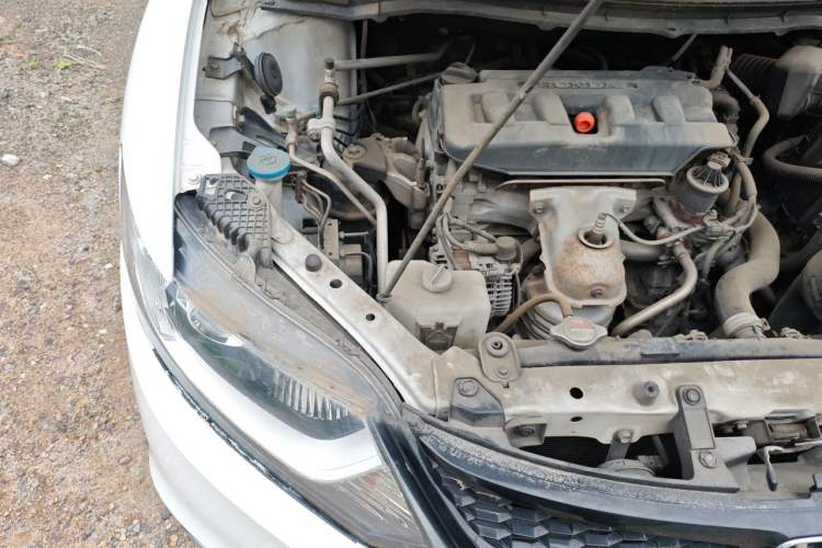Used Honda Jade 2013 1.8L automatic Comfort version 5 seats Engine Bay Right