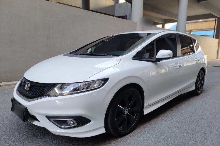 Used Honda Jade 2013 1.8L automatic Comfort version 5 seats Exterior 1