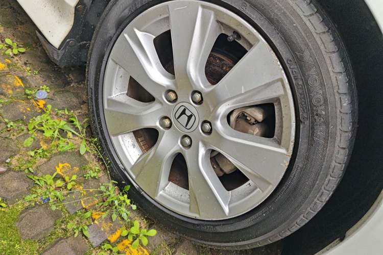 Used Honda Jade 2013 1.8L automatic Comfort version 5 seats Exterior 1