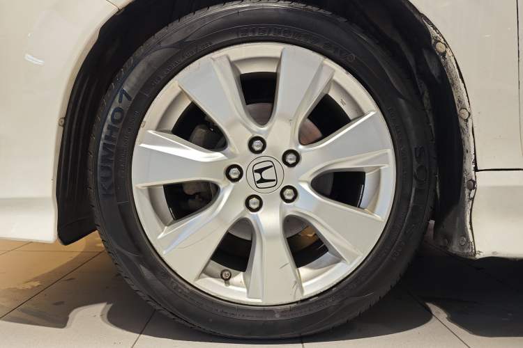 Used Honda Jade 2013 1.8L automatic Comfort version 5 seats Exterior 1