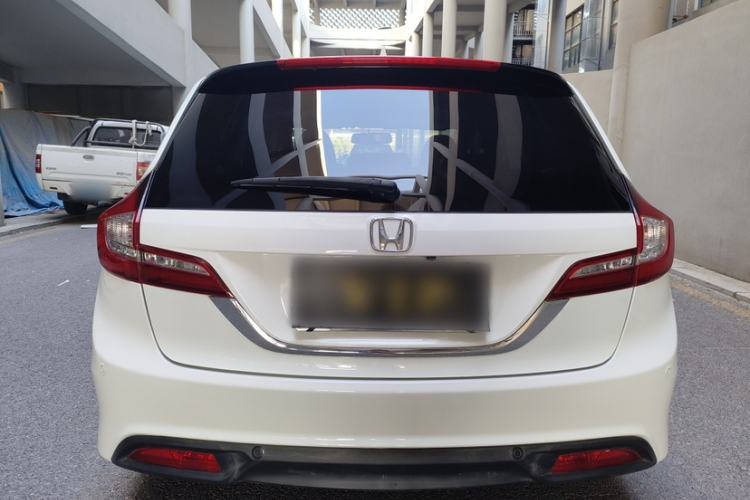 Used Honda Jade 2013 1.8L automatic Comfort version 5 seats Exterior 2