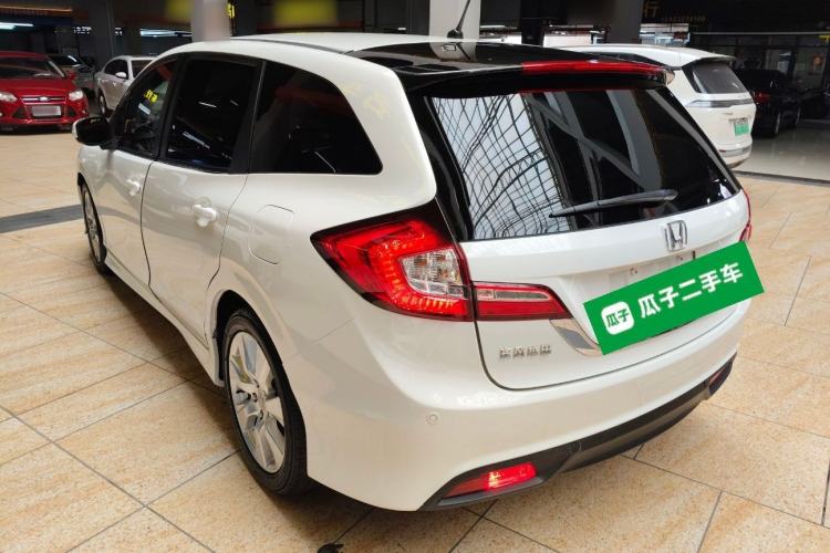 Used Honda Jade 2013 1.8L automatic Comfort version 5 seats Exterior 2