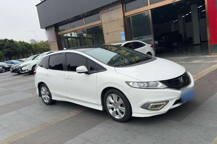 Used Honda Jade 2013 1.8L automatic Comfort version 5 seats Exterior 2