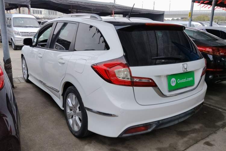 Used Honda Jade 2013 1.8L automatic Comfort version 5 seats Exterior 2