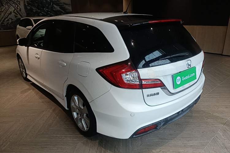 Used Honda Jade 2013 1.8L automatic Comfort version 5 seats Exterior 2