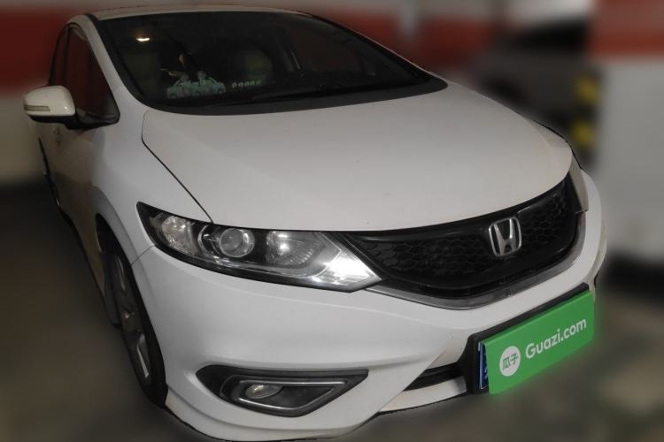 Used Honda Jade 2013 1.8L automatic Comfort version 5 seats Exterior 2