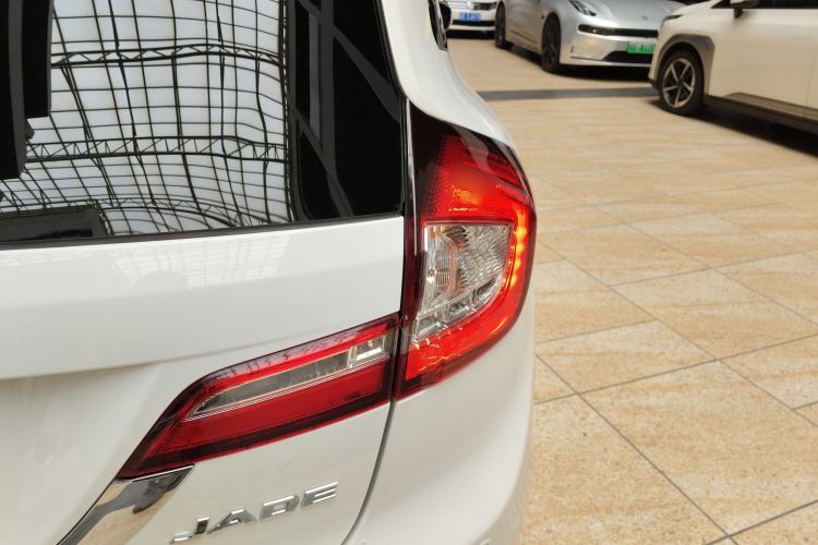Used Honda Jade 2013 1.8L automatic Comfort version 5 seats Exterior 3