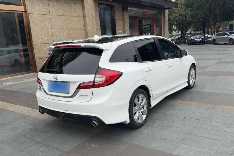 Used Honda Jade 2013 1.8L automatic Comfort version 5 seats Exterior 3