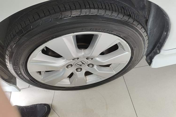 Used Honda Jade 2013 1.8L automatic Comfort version 5 seats Exterior 4