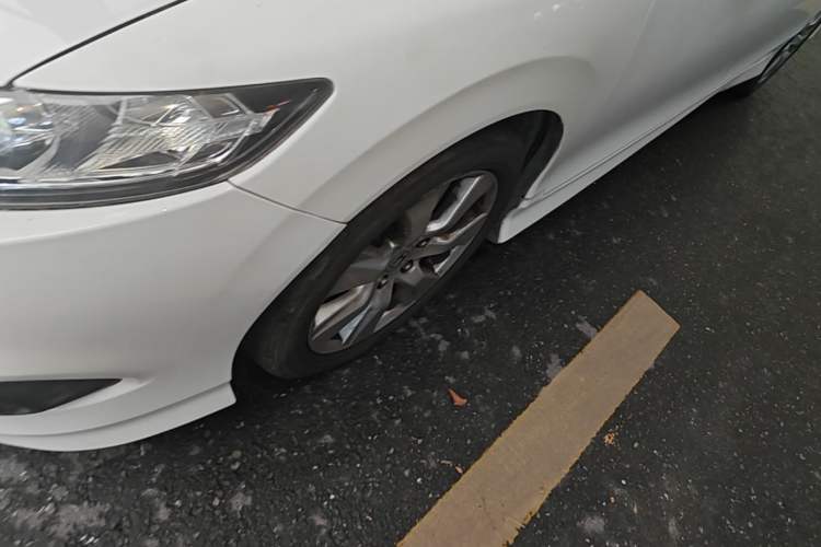 Used Honda Jade 2013 1.8L automatic Comfort version 5 seats Exterior 4