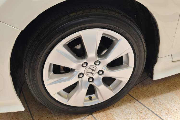 Used Honda Jade 2013 1.8L automatic Comfort version 5 seats Exterior 4