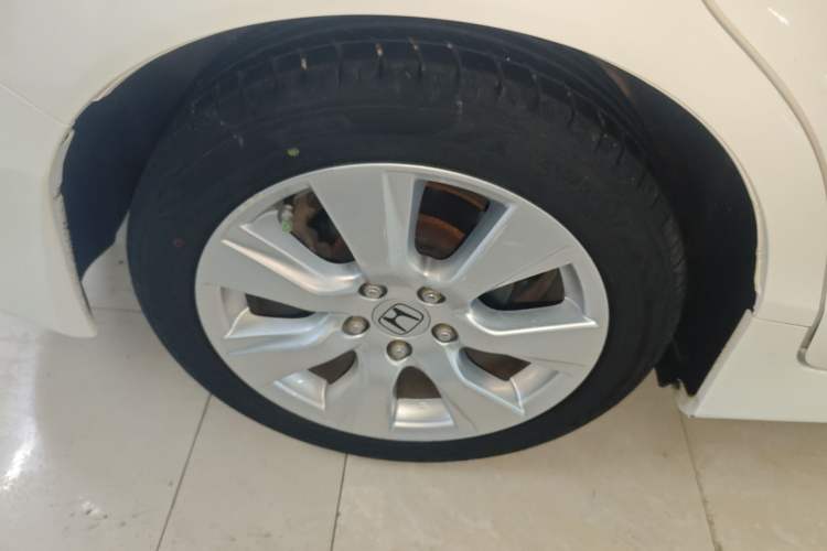 Used Honda Jade 2013 1.8L automatic Comfort version 5 seats Exterior 4