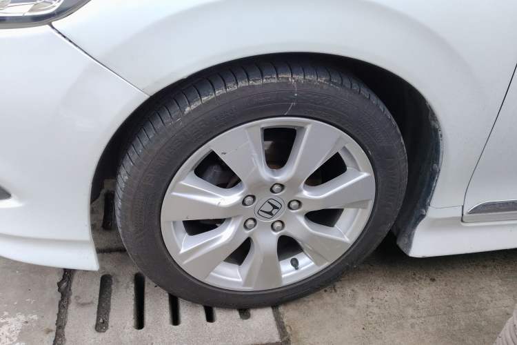 Used Honda Jade 2013 1.8L automatic Comfort version 5 seats Exterior 4