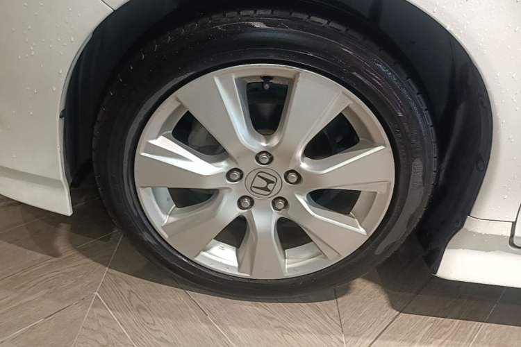 Used Honda Jade 2013 1.8L automatic Comfort version 5 seats Exterior 4