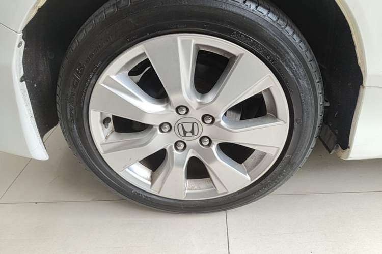 Used Honda Jade 2013 1.8L automatic Comfort version 5 seats Exterior 5