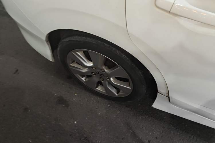 Used Honda Jade 2013 1.8L automatic Comfort version 5 seats Exterior 5