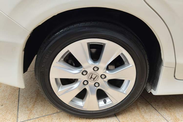 Used Honda Jade 2013 1.8L automatic Comfort version 5 seats Exterior 5