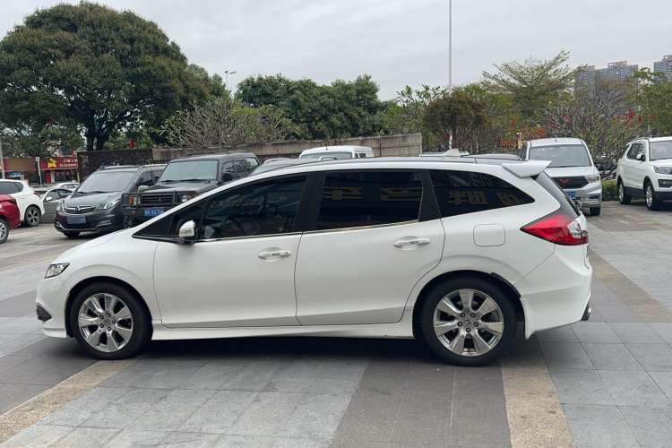 Used Honda Jade 2013 1.8L automatic Comfort version 5 seats Exterior 5
