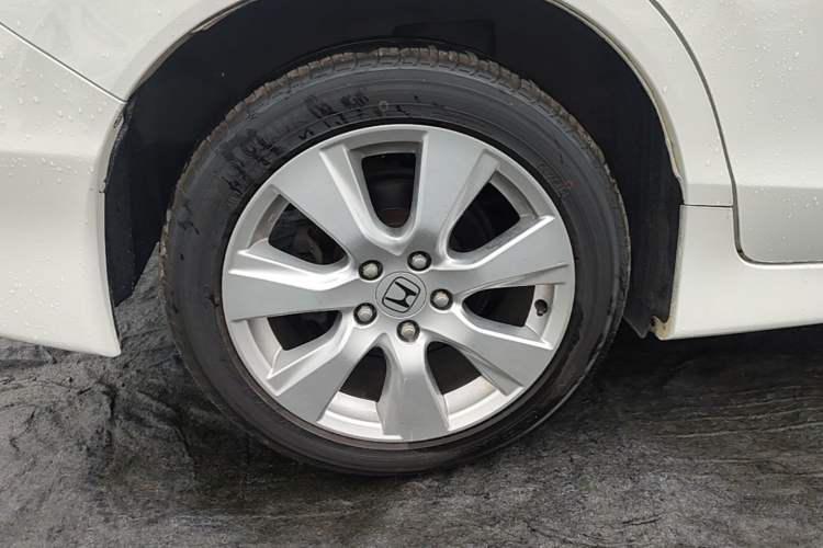 Used Honda Jade 2013 1.8L automatic Comfort version 5 seats Exterior 5