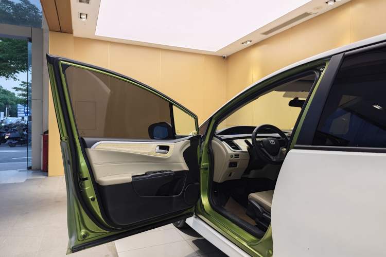 Used Honda Jade 2013 1.8L automatic Comfort version 5 seats Exterior 5