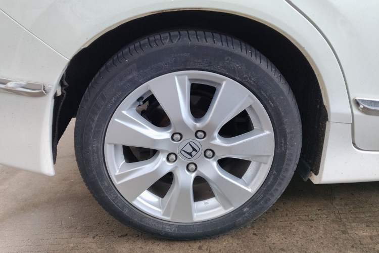 Used Honda Jade 2013 1.8L automatic Comfort version 5 seats Exterior 5