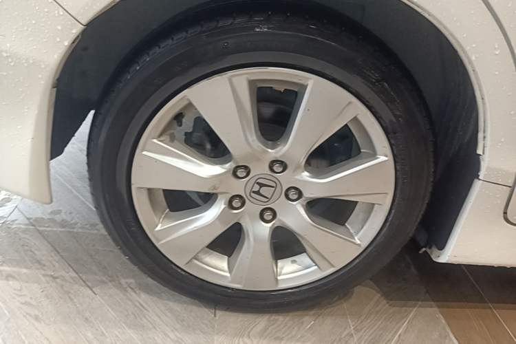 Used Honda Jade 2013 1.8L automatic Comfort version 5 seats Exterior 5