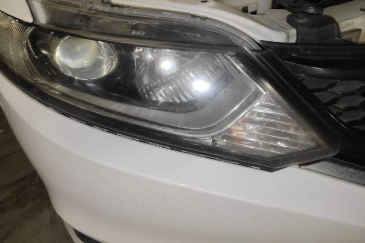 Used Honda Jade 2013 1.8L automatic Comfort version 5 seats Exterior 6