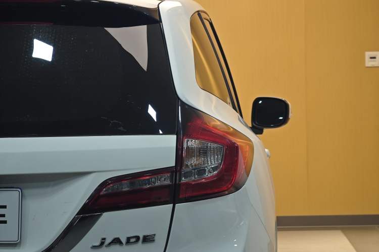 Used Honda Jade 2013 1.8L automatic Comfort version 5 seats Exterior 8