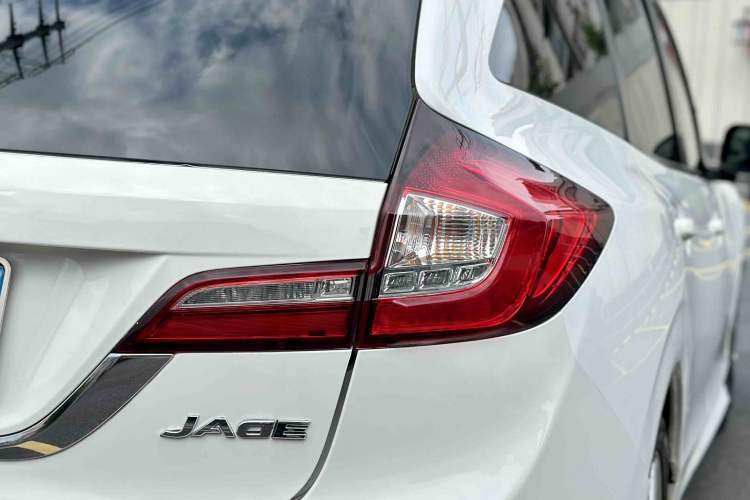 Used Honda Jade 2013 1.8L automatic Comfort version 5 seats Exterior 8