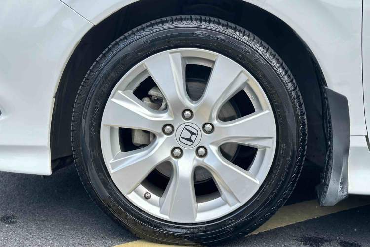 Used Honda Jade 2013 1.8L automatic Comfort version 5 seats Exterior 9